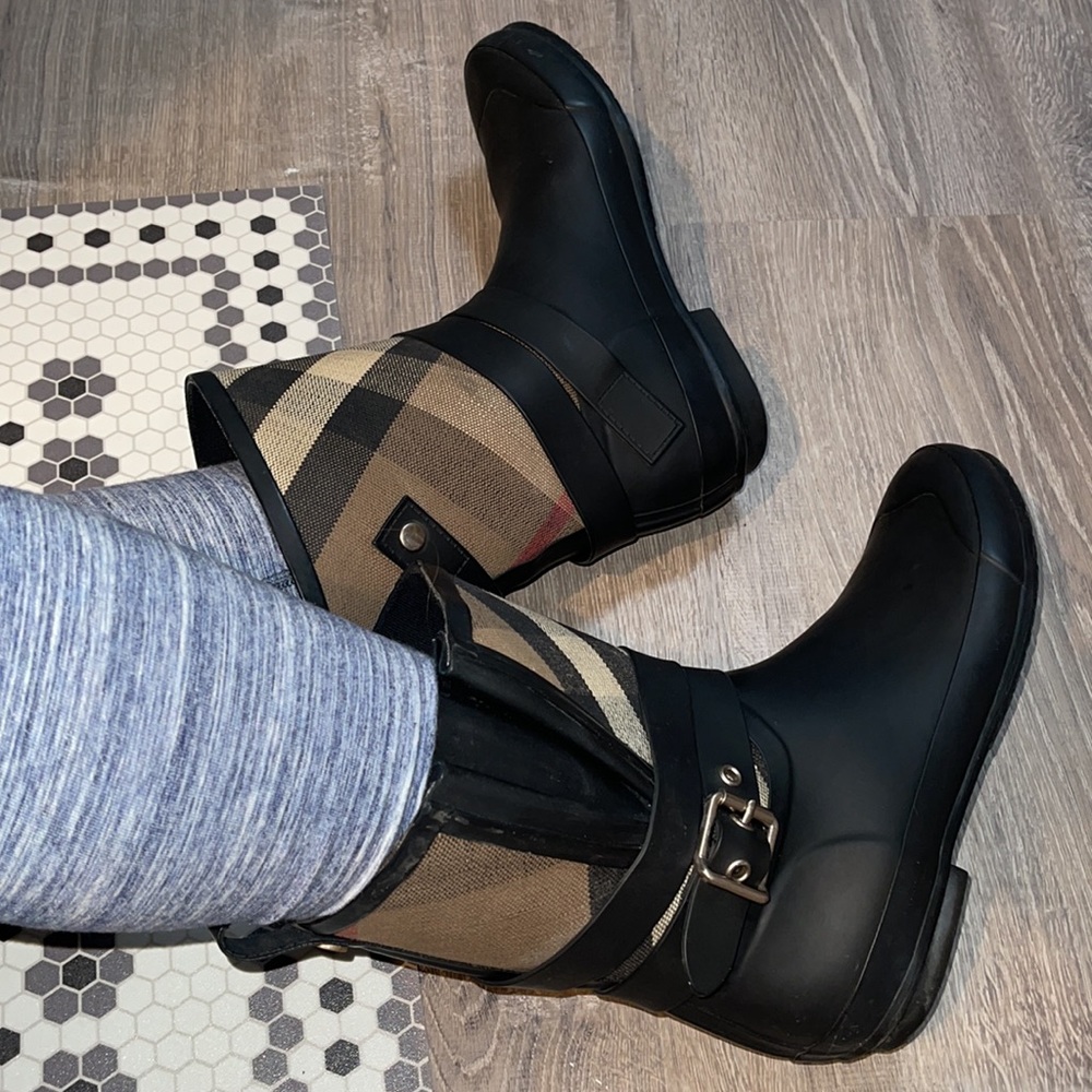 Authentic Burberry Rainboots 8.5 - Picture 11 of 11